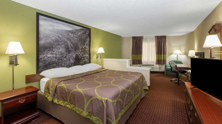 Super 8 Eureka Springs Suite