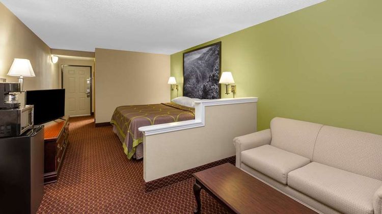 Super 8 Eureka Springs Suite