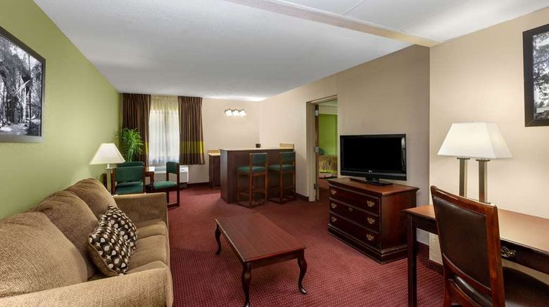 <b>Super 8 Eureka Springs Suite</b>. Images powered by <a href="https://iceportal.shijigroup.com/" title="IcePortal" target="_blank">IcePortal</a>.
