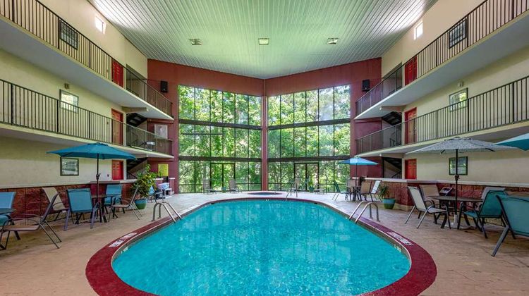 Super 8 Eureka Springs Pool