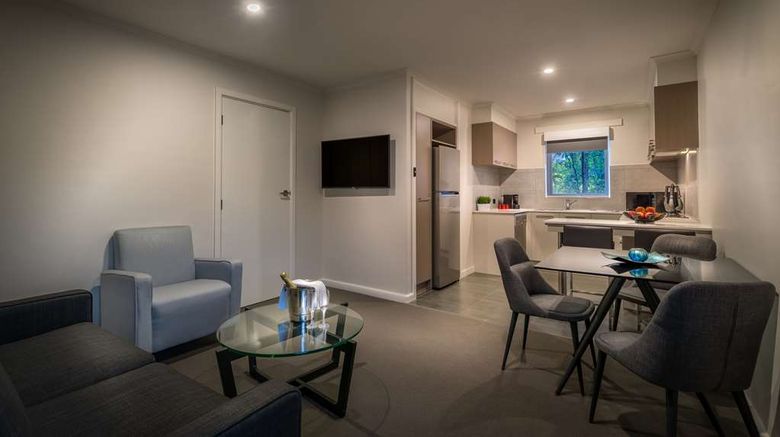 <b>Crest on Park Room</b>. Images powered by <a href="https://iceportal.shijigroup.com/" title="IcePortal" target="_blank">IcePortal</a>.