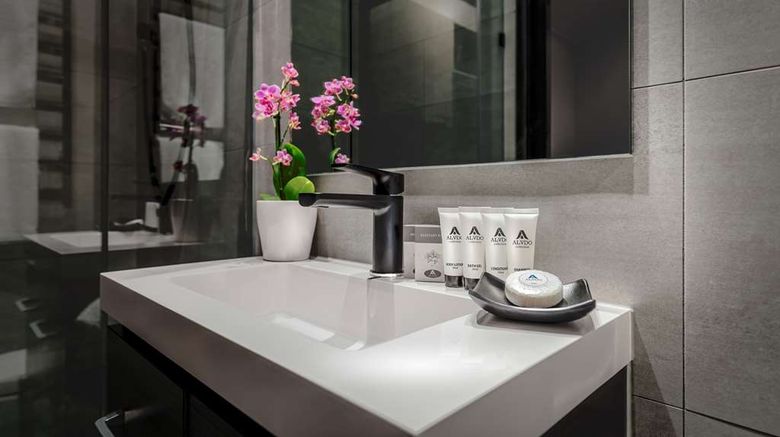<b>Crest on Park Room</b>. Images powered by <a href="https://iceportal.shijigroup.com/" title="IcePortal" target="_blank">IcePortal</a>.