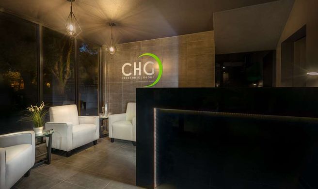 Crest on Park Lobby