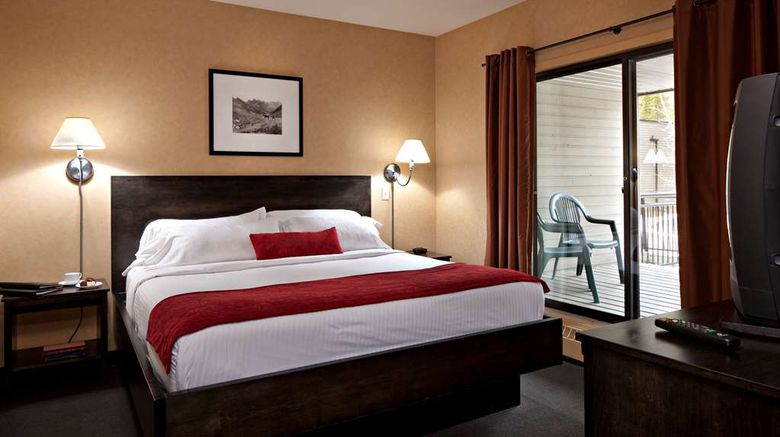 <b>Mount Kidd Manor Suite</b>. Images powered by <a href="https://iceportal.shijigroup.com/" title="IcePortal" target="_blank">IcePortal</a>.