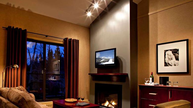 <b>Mount Kidd Manor Room</b>. Images powered by <a href="https://iceportal.shijigroup.com/" title="IcePortal" target="_blank">IcePortal</a>.