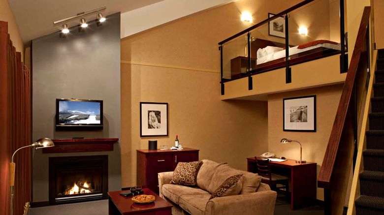 <b>Mount Kidd Manor Room</b>. Images powered by <a href="https://iceportal.shijigroup.com/" title="IcePortal" target="_blank">IcePortal</a>.