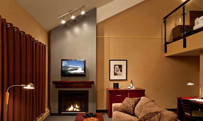 Mount Kidd Manor Room