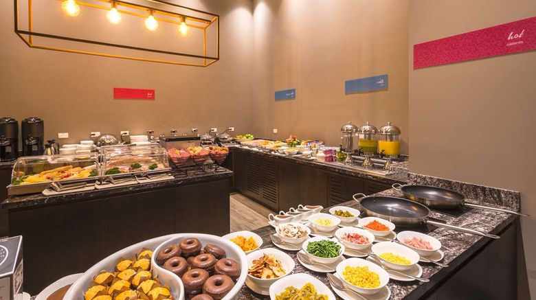 <b>Hilton Garden Inn Bogota Airport Restaurant</b>. Images powered by <a href="https://iceportal.shijigroup.com/" title="IcePortal" target="_blank">IcePortal</a>.