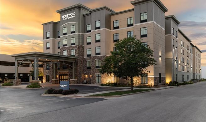 Homewood Suites by Hilton Wauwatosa Exterior