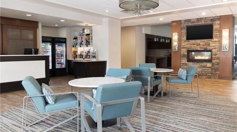 <b>Homewood Suites by Hilton Wauwatosa Lobby</b>. Images powered by <a href="https://iceportal.shijigroup.com/" title="IcePortal" target="_blank">IcePortal</a>.