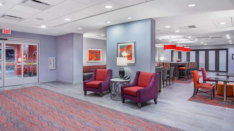 Hampton by Hilton Vincennes Lobby