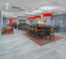 Hampton by Hilton Vincennes Lobby