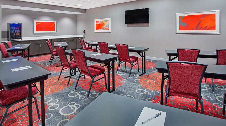 <b>Hampton by Hilton Vincennes Meeting</b>. Images powered by <a href="https://iceportal.shijigroup.com/" title="IcePortal" target="_blank">IcePortal</a>.
