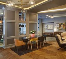 Konsulat Hotel, Curio Collection Lobby