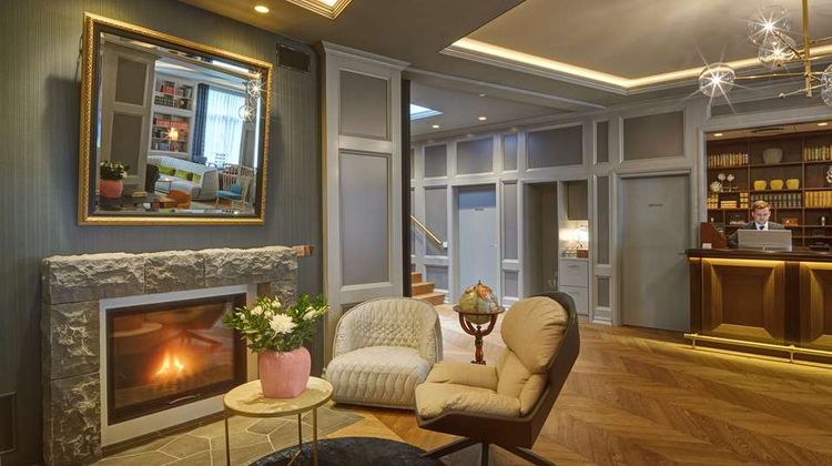 Konsulat Hotel, Curio Collection Lobby