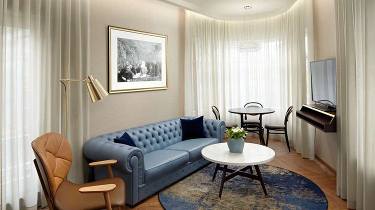 Konsulat Hotel, Curio Collection Room
