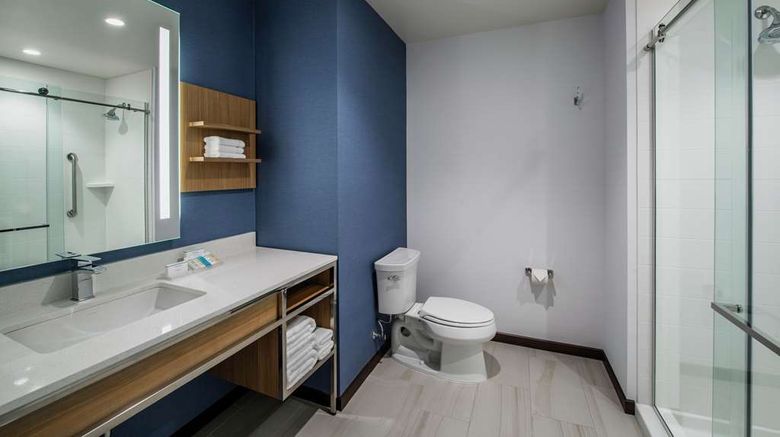 <b>Hilton Garden Inn Winnipeg South Room</b>. Images powered by <a href="https://iceportal.shijigroup.com/" title="IcePortal" target="_blank">IcePortal</a>.