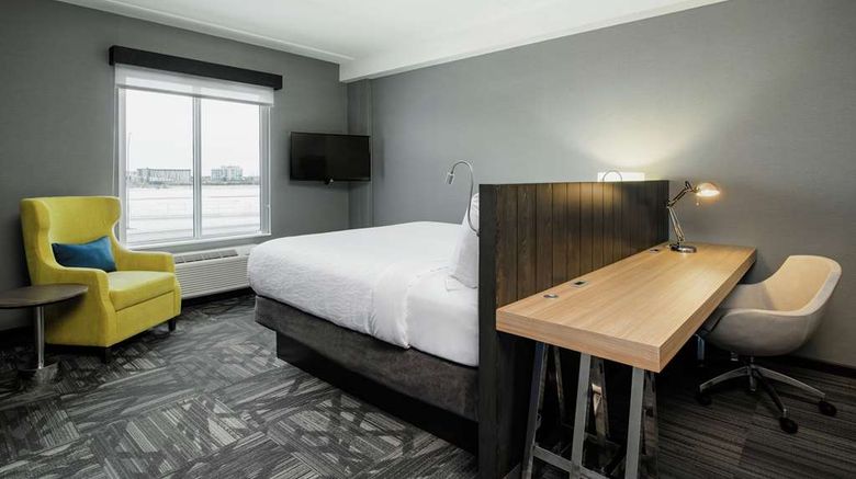 <b>Hilton Garden Inn Winnipeg South Room</b>. Images powered by <a href="https://iceportal.shijigroup.com/" title="IcePortal" target="_blank">IcePortal</a>.