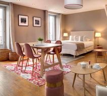 Hotel des Ducs Room