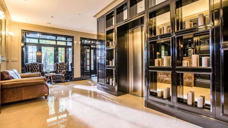 Wall Street Hotel Lobby