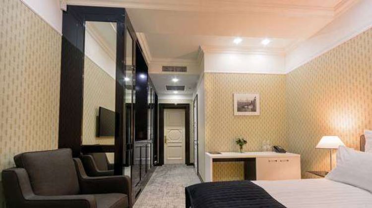 Wall Street Hotel Room