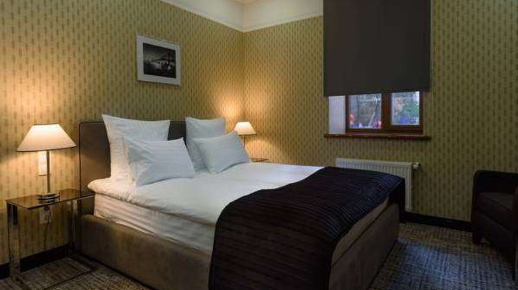 Wall Street Hotel Room