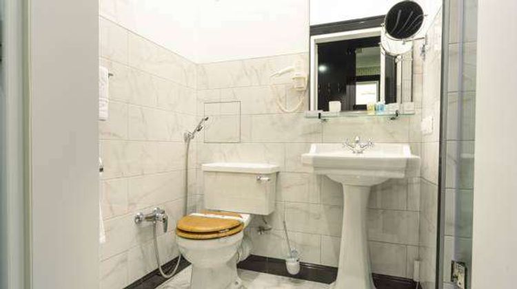 Wall Street Hotel Room