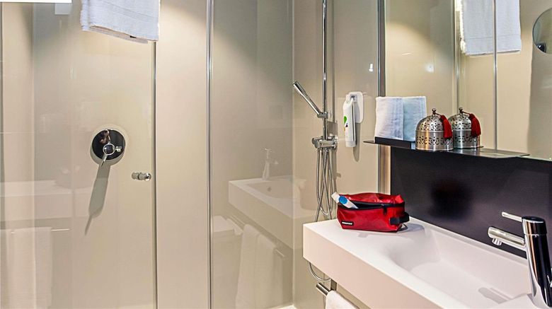 <b>Ibis Styles Geneve Carouge Room</b>. Images powered by <a href="https://iceportal.shijigroup.com/" title="IcePortal" target="_blank">IcePortal</a>.