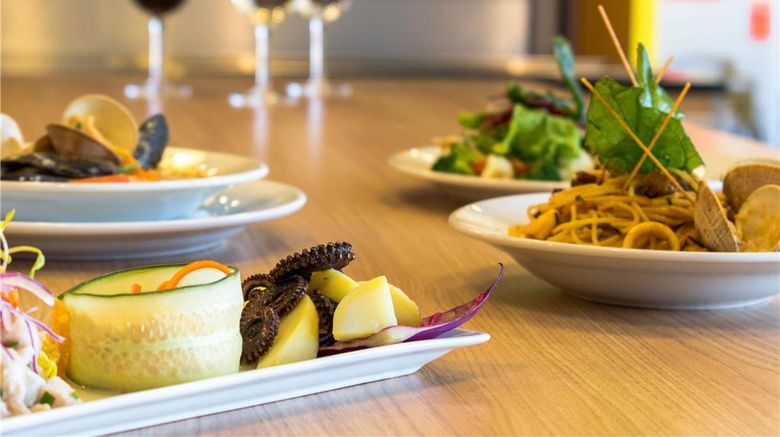<b>Ibis Calama Restaurant</b>. Images powered by <a href="https://iceportal.shijigroup.com/" title="IcePortal" target="_blank">IcePortal</a>.
