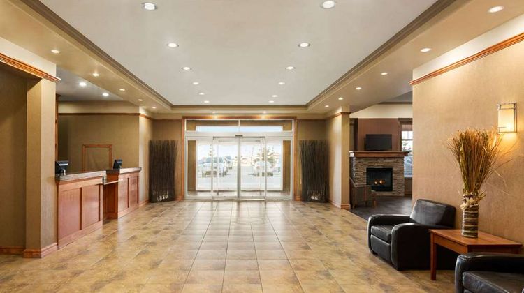 Days Inn & Suites Edmonton Airport Lobby