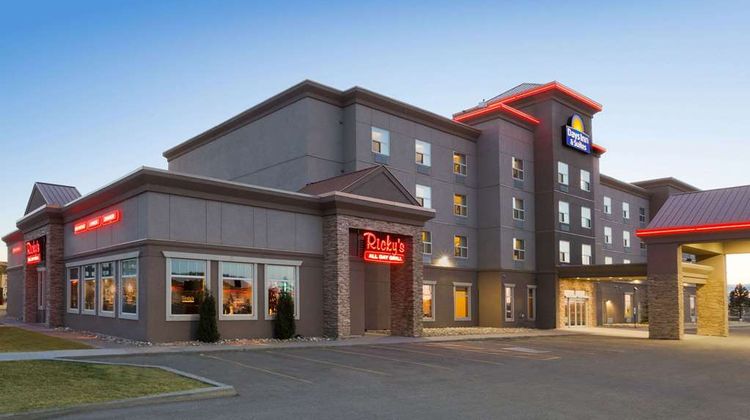 Days Inn & Suites Edmonton Airport Exterior