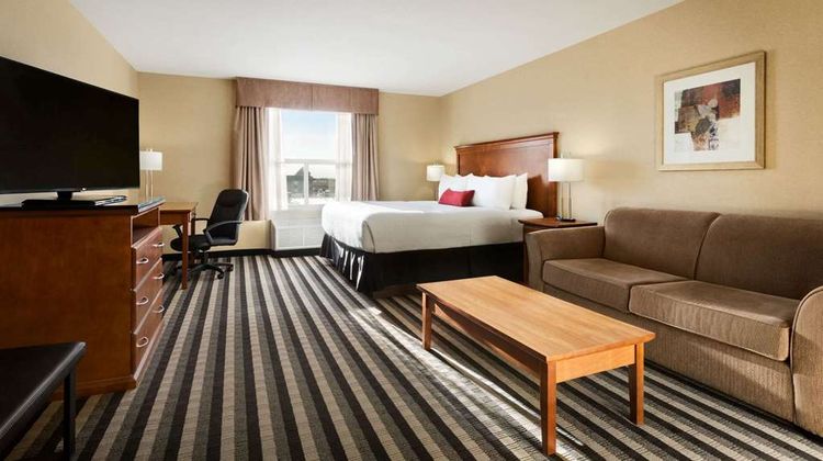 Days Inn & Suites Edmonton Airport Room