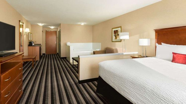 Days Inn & Suites Edmonton Airport Suite