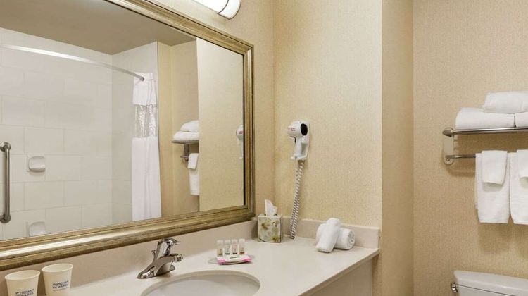 Days Inn & Suites Edmonton Airport Room