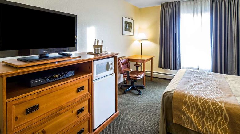 <b>Quality Inn Room</b>. Images powered by <a href="https://iceportal.shijigroup.com/" title="IcePortal" target="_blank">IcePortal</a>.