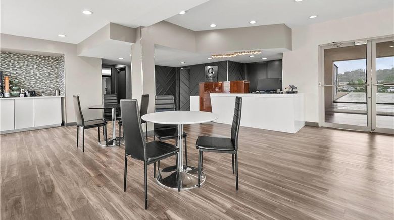 <b>Quality Inn Lobby</b>. Images powered by <a href="https://iceportal.shijigroup.com/" title="IcePortal" target="_blank">IcePortal</a>.