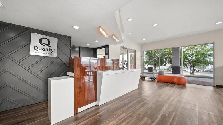 <b>Quality Inn Lobby</b>. Images powered by <a href="https://iceportal.shijigroup.com/" title="IcePortal" target="_blank">IcePortal</a>.