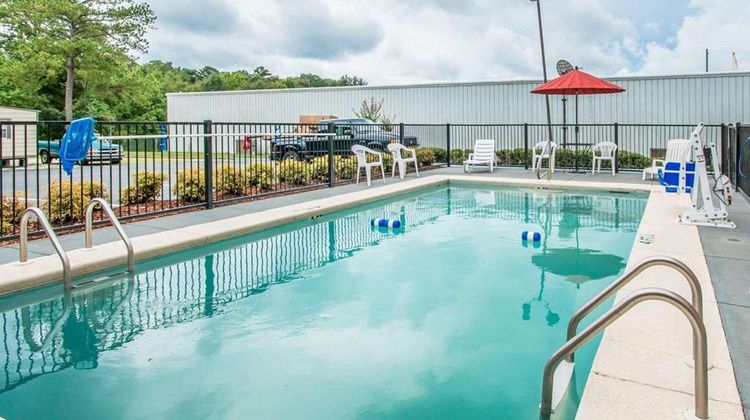 Econo Lodge Dothan West Pool