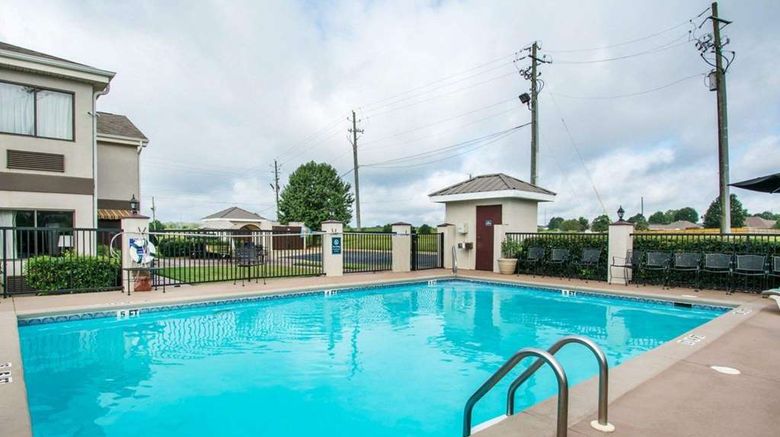 <b>Quality Inn Pool</b>. Images powered by <a href="https://iceportal.shijigroup.com/" title="IcePortal" target="_blank">IcePortal</a>.