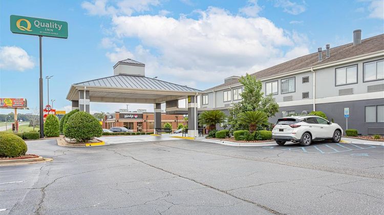 Quality Inn Exterior