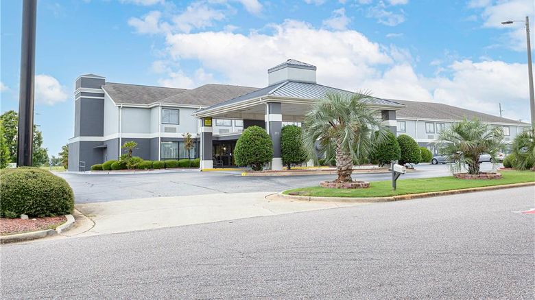 <b>Quality Inn Exterior</b>. Images powered by <a href="https://iceportal.shijigroup.com/" title="IcePortal" target="_blank">IcePortal</a>.