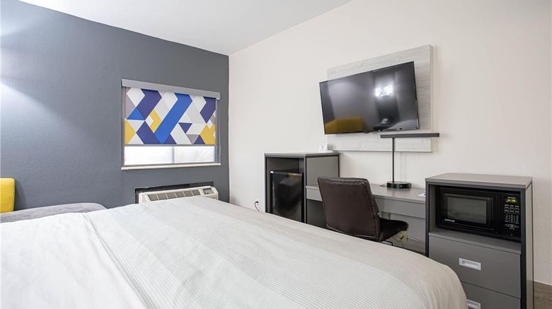 <b>Quality Inn Room</b>. Images powered by <a href="https://iceportal.shijigroup.com/" title="IcePortal" target="_blank">IcePortal</a>.