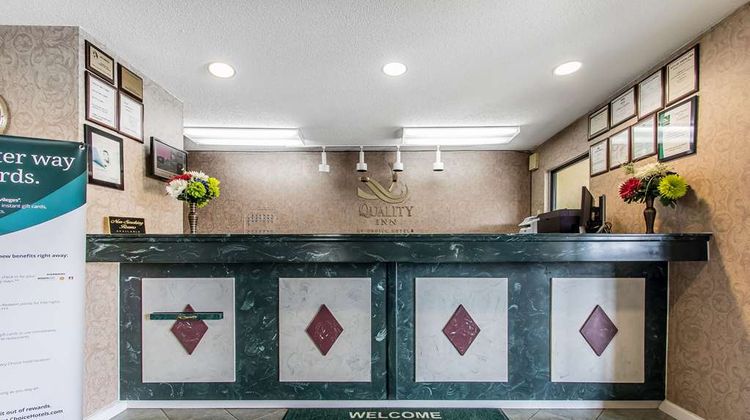 Quality Inn Andalusia Lobby