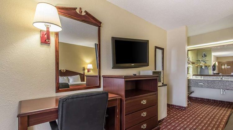Quality Inn Andalusia Room