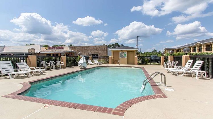Quality Inn Andalusia Pool