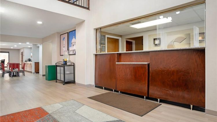 Comfort Inn Livingston Lobby