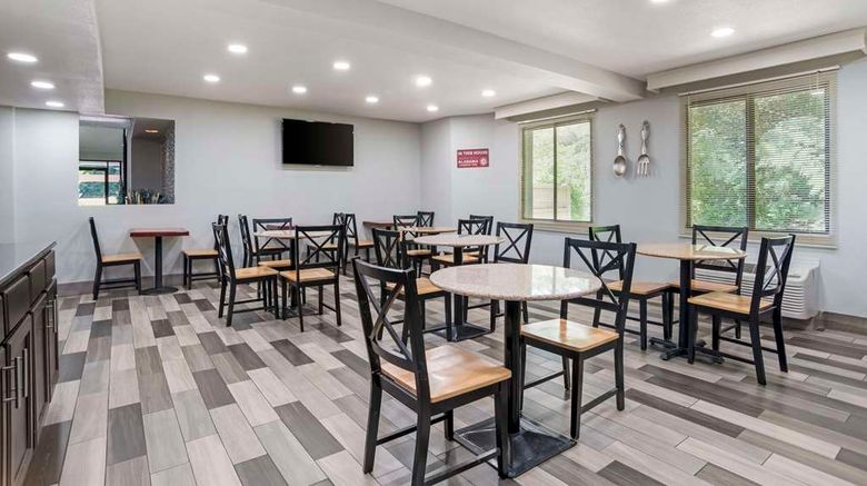 <b>Rodeway Inn Tuscaloosa- near university Restaurant</b>. Images powered by <a href="https://iceportal.shijigroup.com/" title="IcePortal" target="_blank">IcePortal</a>.