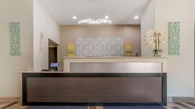 <b>Rodeway Inn Tuscaloosa- near university Lobby</b>. Images powered by <a href="https://iceportal.shijigroup.com/" title="IcePortal" target="_blank">IcePortal</a>.