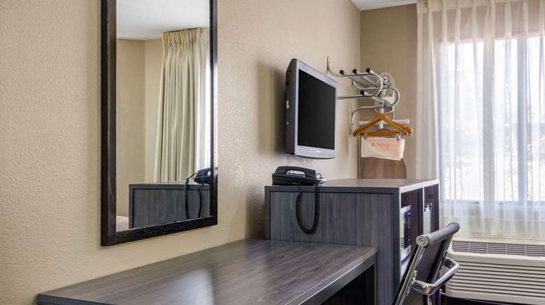 <b>Rodeway Inn Tuscaloosa- near university Room</b>. Images powered by <a href="https://iceportal.shijigroup.com/" title="IcePortal" target="_blank">IcePortal</a>.