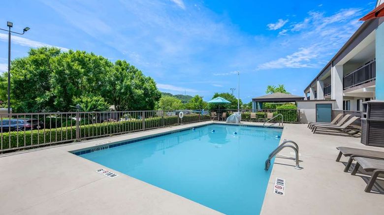 <b>Quality Inn Pool</b>. Images powered by <a href="https://iceportal.shijigroup.com/" title="IcePortal" target="_blank">IcePortal</a>.